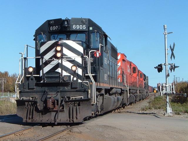 NBEC 6905 switching in Bathurst, October 7, 2004.