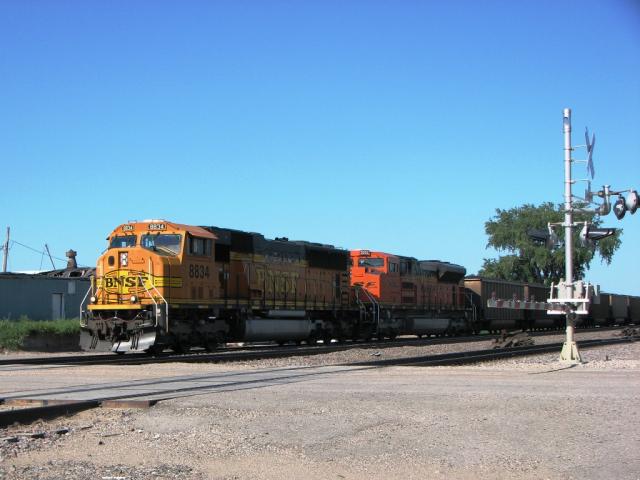 BNSF 8834 leaving the Fargo area